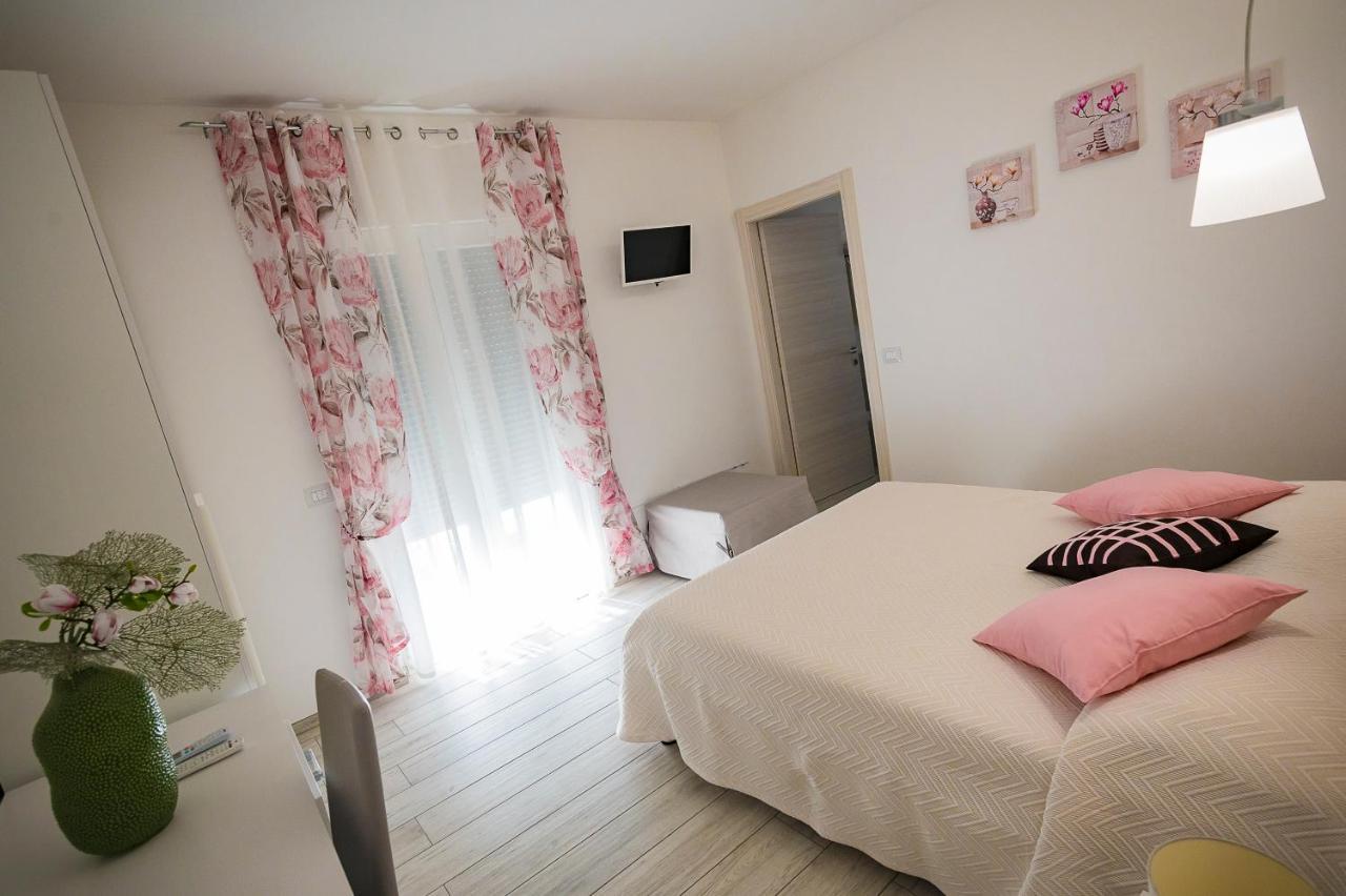 Pineta Del Mare Bed & Breakfast Alba Adriatica Eksteriør bilde